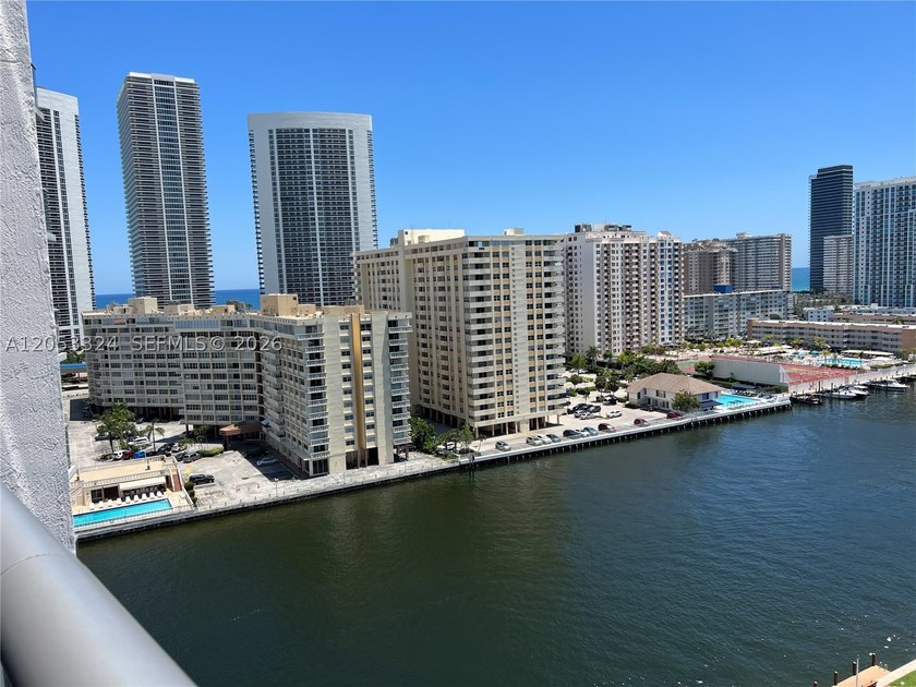 Best-priced SOUTH VIEW unit in the building and surrounding - photo 11