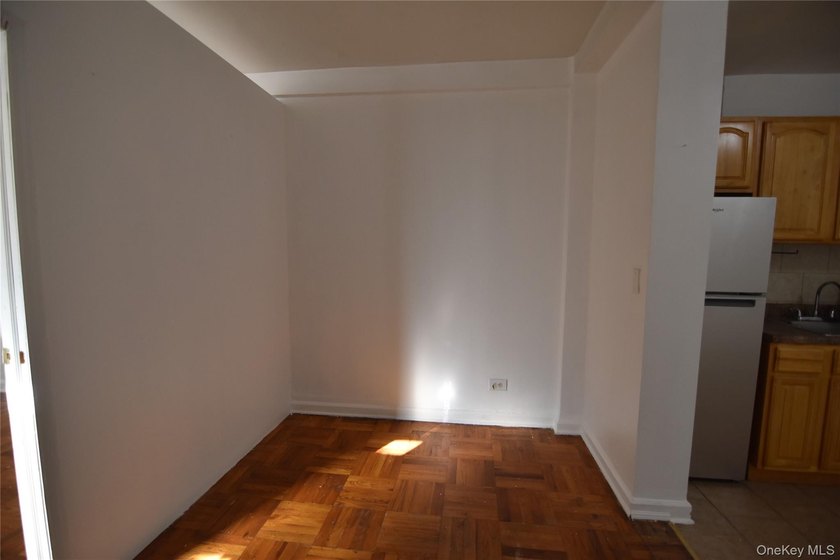 PRICED TO SELL !!! Location,Location ,Location with a very low - photo 12