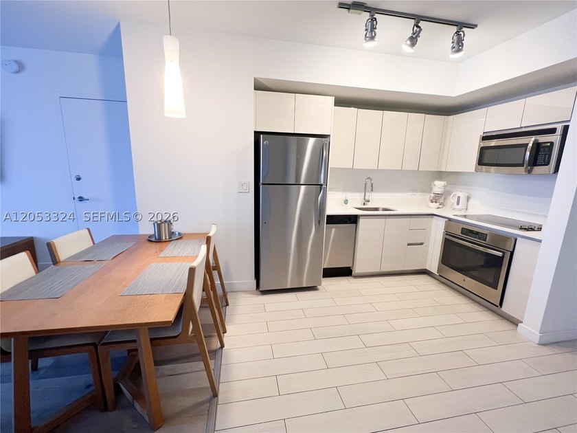 Best-priced SOUTH VIEW unit in the building and surrounding - photo 13