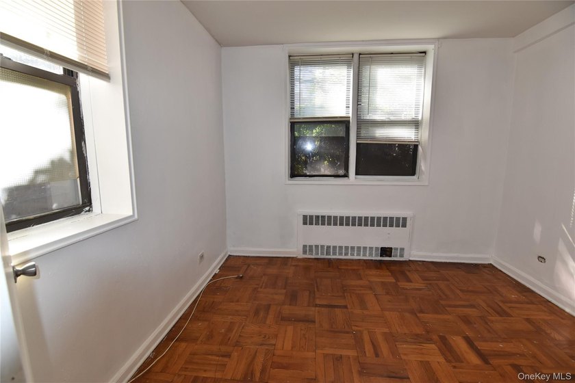 PRICED TO SELL !!! Location,Location ,Location with a very low - photo 13