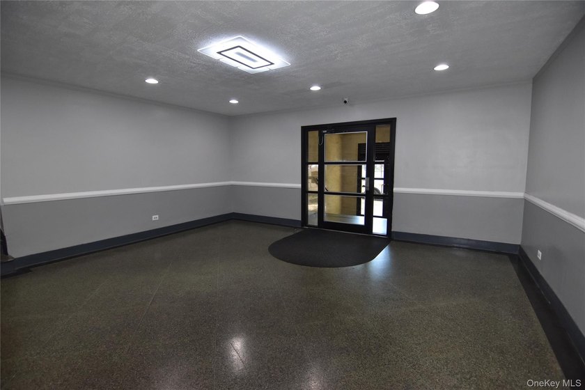 PRICED TO SELL !!! Location,Location ,Location with a very low - photo 15