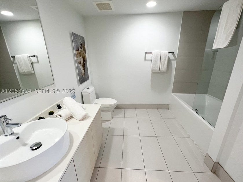 Best-priced SOUTH VIEW unit in the building and surrounding - photo 20