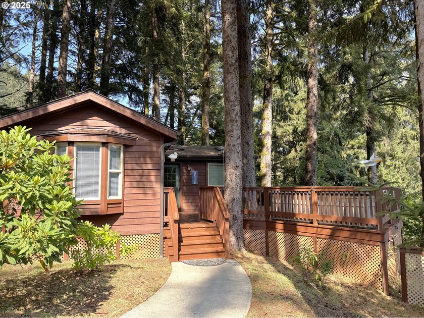 Serene Cabin Retreat with Panoramic Mountain Views - Whaleshead - photo 3