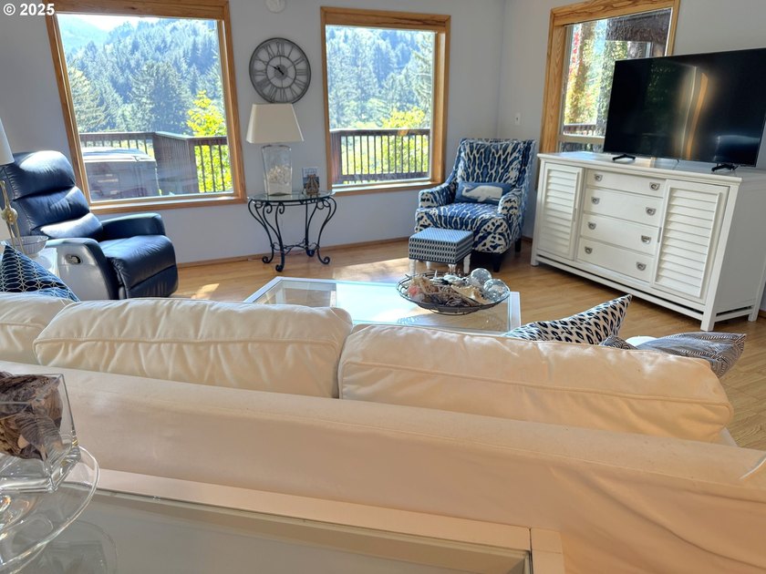 Serene Cabin Retreat with Panoramic Mountain Views - Whaleshead - photo 6