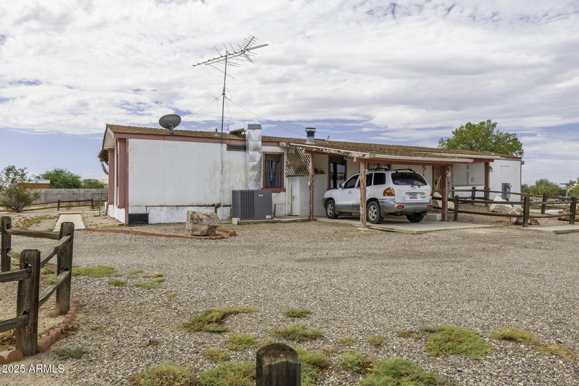 Exciting Opportunity on 2.2 Usable Acres!. Bring your vision - photo 2
