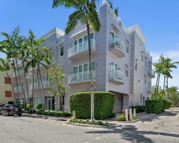 Cozy boutique condo at an ideal, most convenient location awaits - photo 22