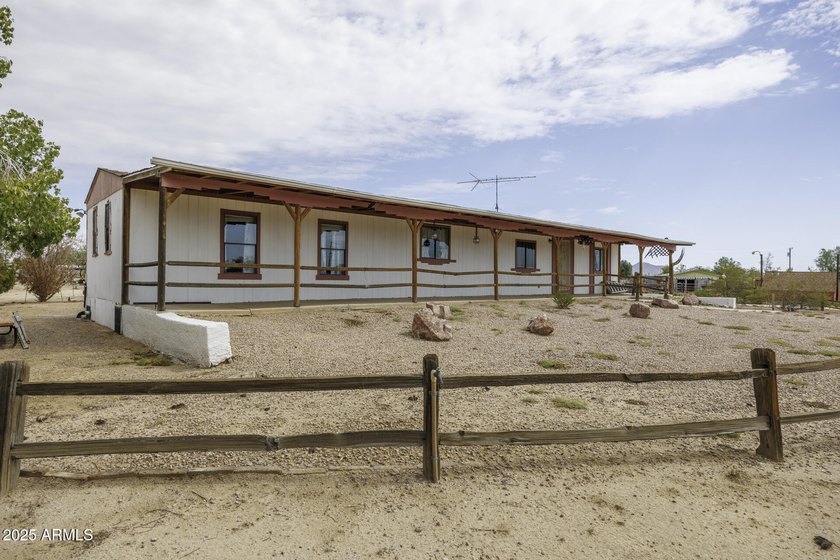 Exciting Opportunity on 2.2 Usable Acres!. Bring your vision - photo 4