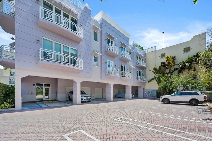 Cozy boutique condo at an ideal, most convenient location awaits - photo 24
