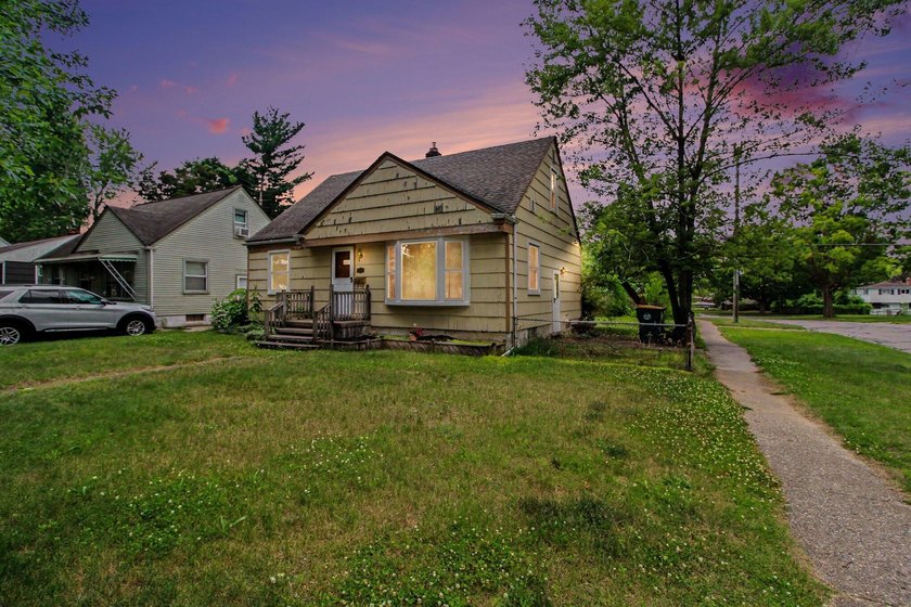 Charming three bedroom one bath Cape Cod with a large fenced in - photo 2