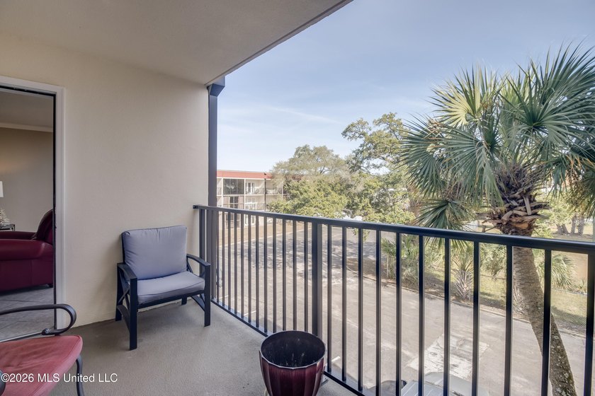 Beautiful condo in the heart of Biloxi just a short walk to the - photo 23