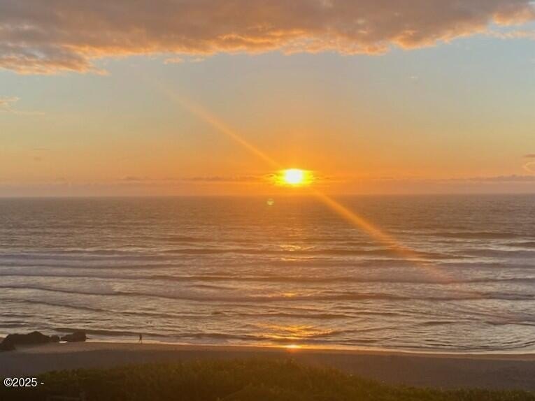 Experience the ultimate OCEANFRONT NW Lincoln City coastal - photo 25