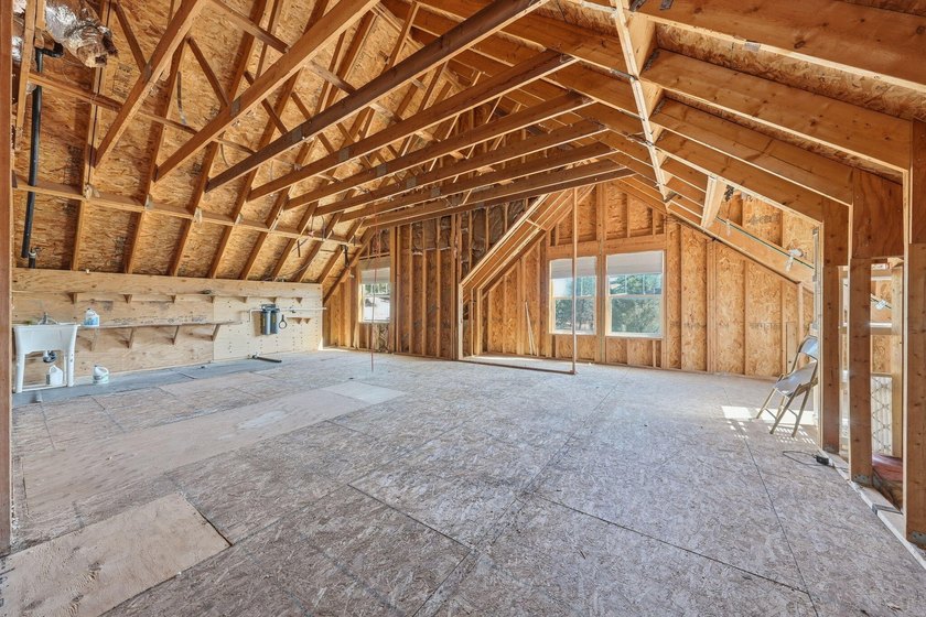 Gorgeous custom farmhouse situated on 5 acres, offering 3 - photo 37