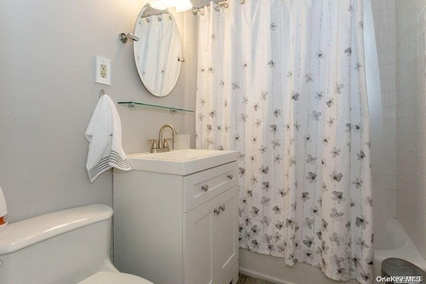Spacious Open Floor Plan Two Bed Two Full Bath Unit. Enter This - photo 16