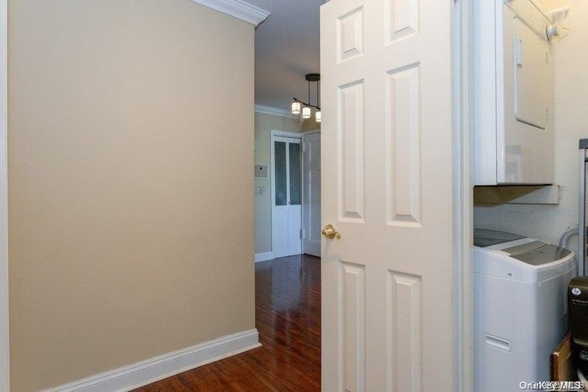 Spacious Open Floor Plan Two Bed Two Full Bath Unit. Enter This - photo 18