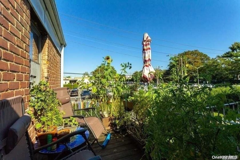 Spacious Open Floor Plan Two Bed Two Full Bath Unit. Enter This - photo 22
