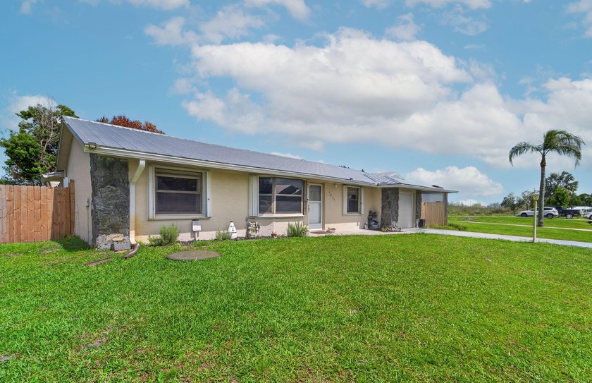Move right into this beautifully renovated home where everything - photo 4