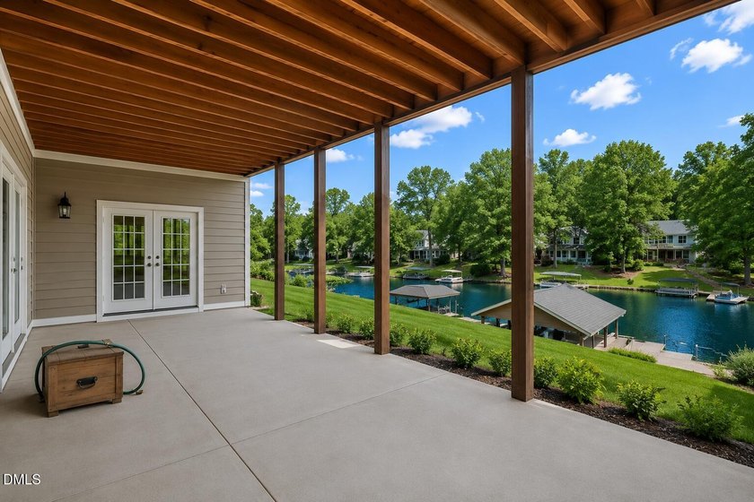WATERFRONT LIVING AT ITS FINEST!$10,000. Paid toward buyers - photo 5