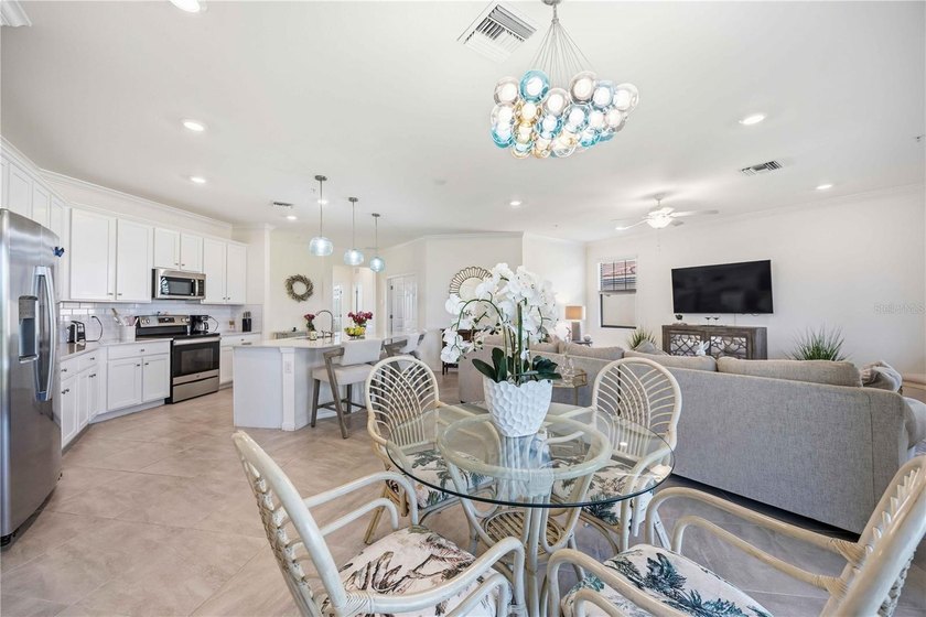 Welcome to your dream condominium! Furnishings are available - photo 22