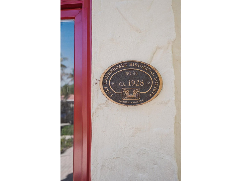 A rare opportunity to own this charming &amp; distinctive historic - photo 4