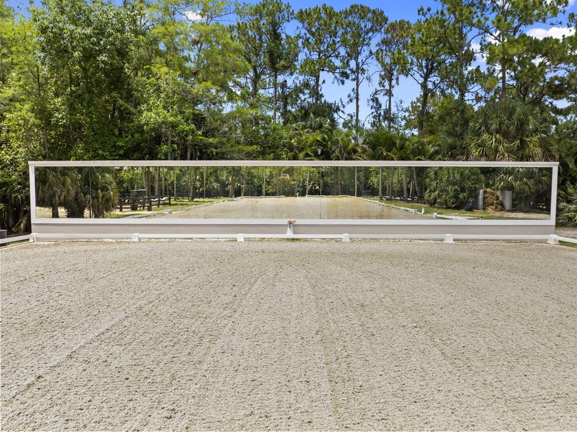Discover an exceptional equestrian estate in Fox Trail on 5 - photo 7