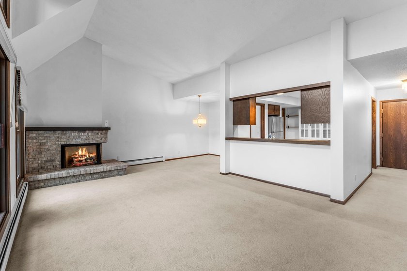 Charming 2-bedroom, 2-bath condo in a well-maintained - photo 2