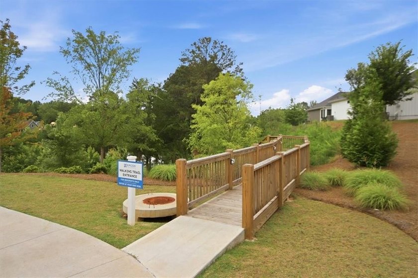 Like new and loaded with upgrades, this stunning 3BR/3BA home in - photo 48