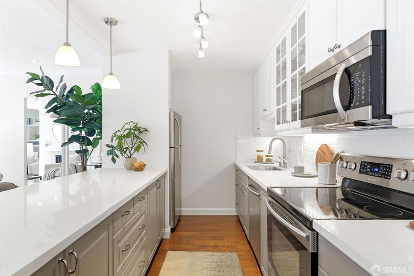 This beautiful 1-bedroom, 1-bathroom condo checks all the boxes! - photo 2