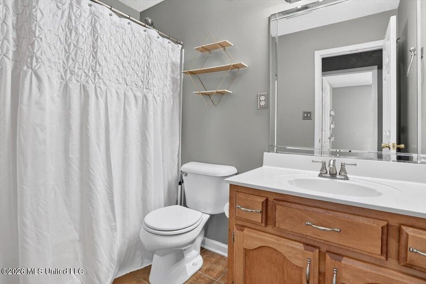 Welcome to this beautifully maintained 4 bedroom, 2 bathroom - photo 21