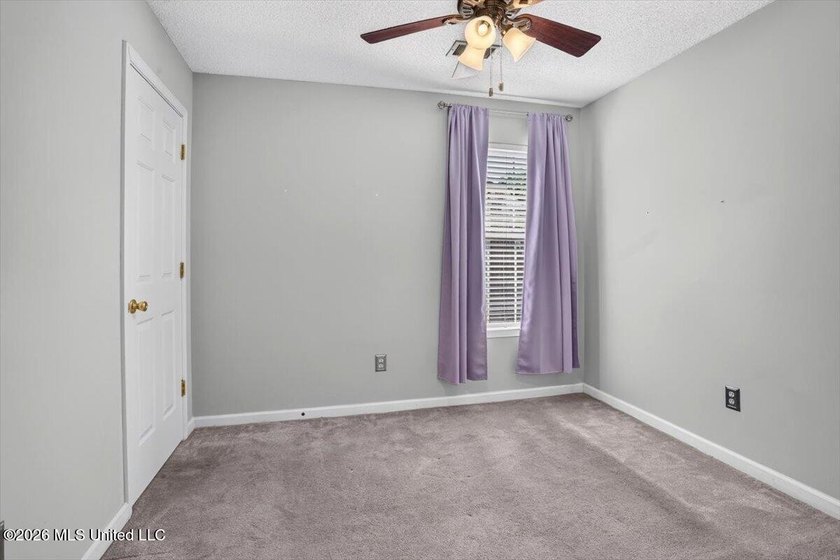 Welcome to this beautifully maintained 4 bedroom, 2 bathroom - photo 22