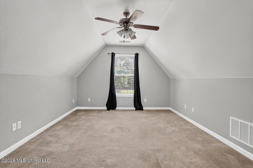 Welcome to this beautifully maintained 4 bedroom, 2 bathroom - photo 25