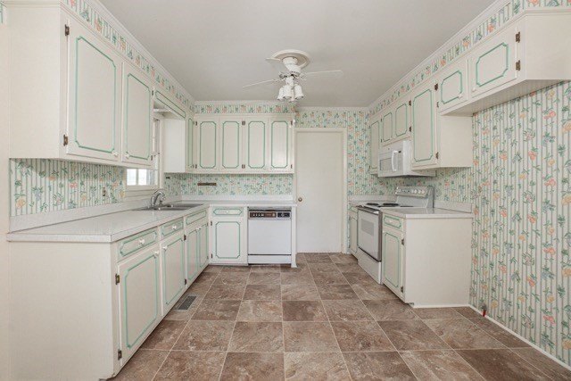 Large 4 bedroom home on a corner lot in Alice dr school - photo 25