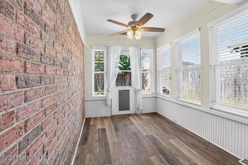 Welcome to this beautifully maintained 4 bedroom, 2 bathroom - photo 26