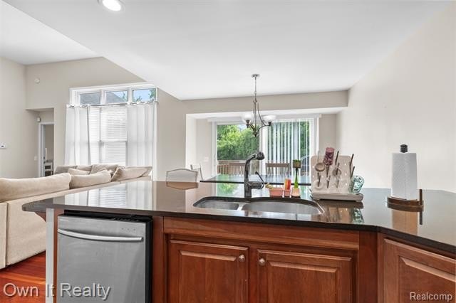 ***Open House Saturday June 13 from 1pm to 3pm*** Rare - photo 8