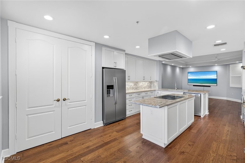 Enjoy refined waterfront living in the exclusive Palmas del Sol - photo 12
