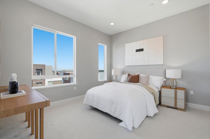 Top-floor, corner-unit penthouse in Communications Hill, 3 bed - photo 13