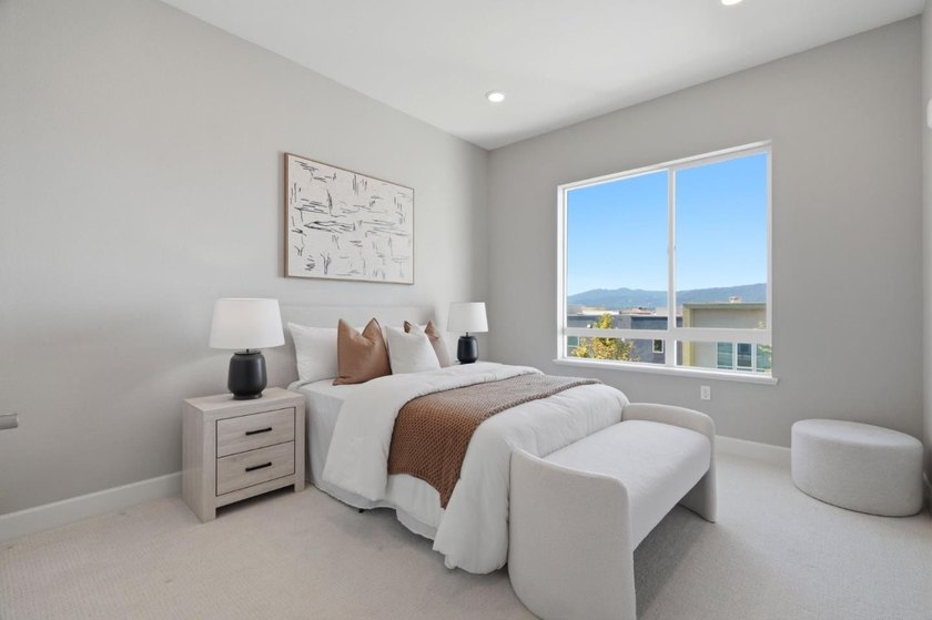 Top-floor, corner-unit penthouse in Communications Hill, 3 bed - photo 19