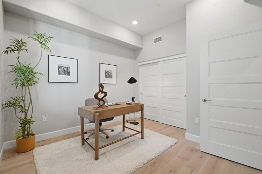 Top-floor, corner-unit penthouse in Communications Hill, 3 bed - photo 21