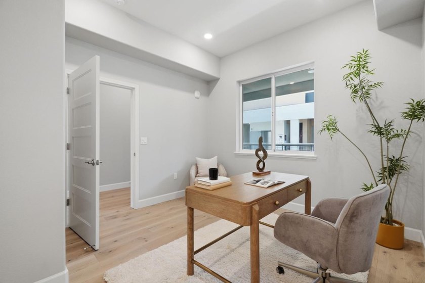 Top-floor, corner-unit penthouse in Communications Hill, 3 bed - photo 22