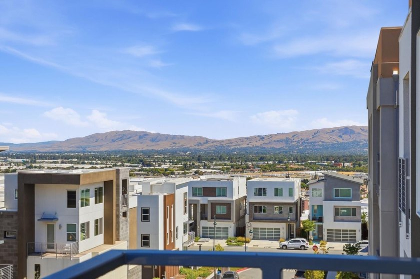 Top-floor, corner-unit penthouse in Communications Hill, 3 bed - photo 27
