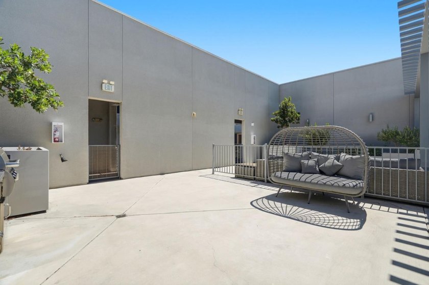 Top-floor, corner-unit penthouse in Communications Hill, 3 bed - photo 30