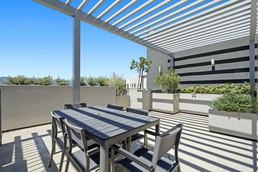 Top-floor, corner-unit penthouse in Communications Hill, 3 bed - photo 33