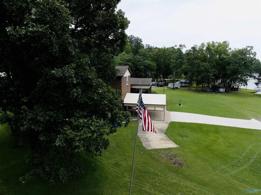 Rare opportunity on Weiss Lake! This beautifully updated 4BR/3BA - photo 17