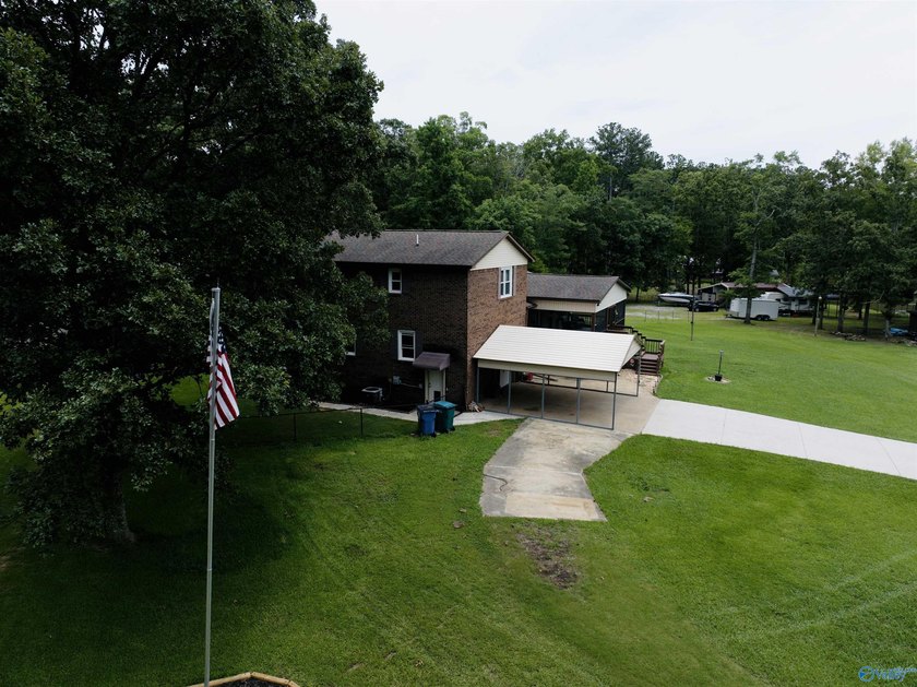 Rare opportunity on Weiss Lake! This beautifully updated 4BR/3BA - photo 18