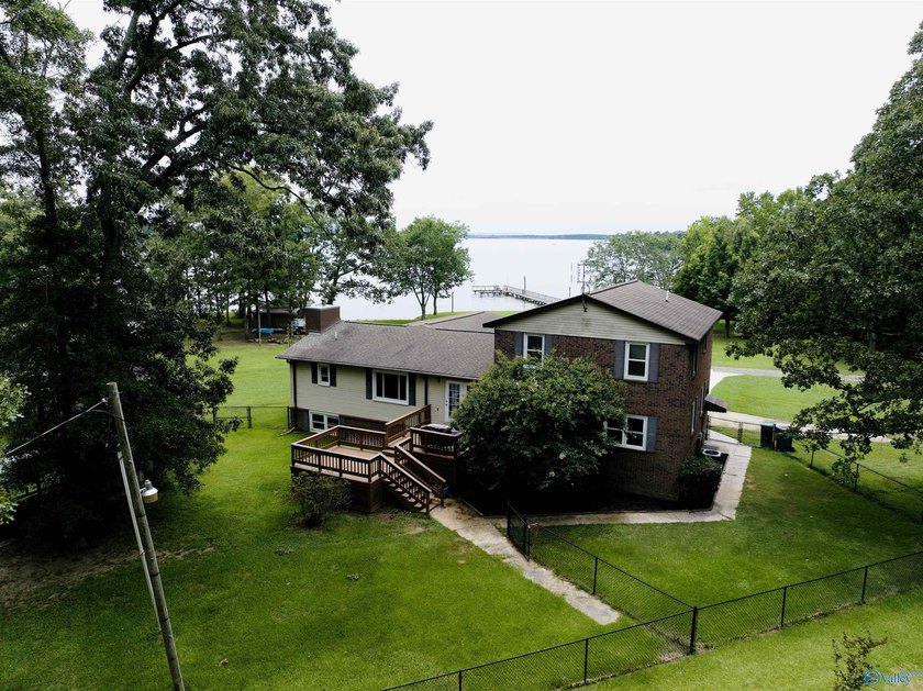 Rare opportunity on Weiss Lake! This beautifully updated 4BR/3BA - photo 22