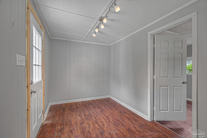 Welcome to 3211 Torres Ave, a beautifully renovated 4 bedroom, 1 - photo 22