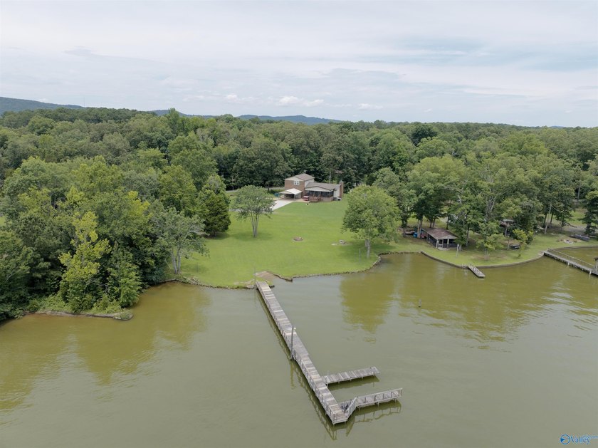Rare opportunity on Weiss Lake! This beautifully updated 4BR/3BA - photo 24