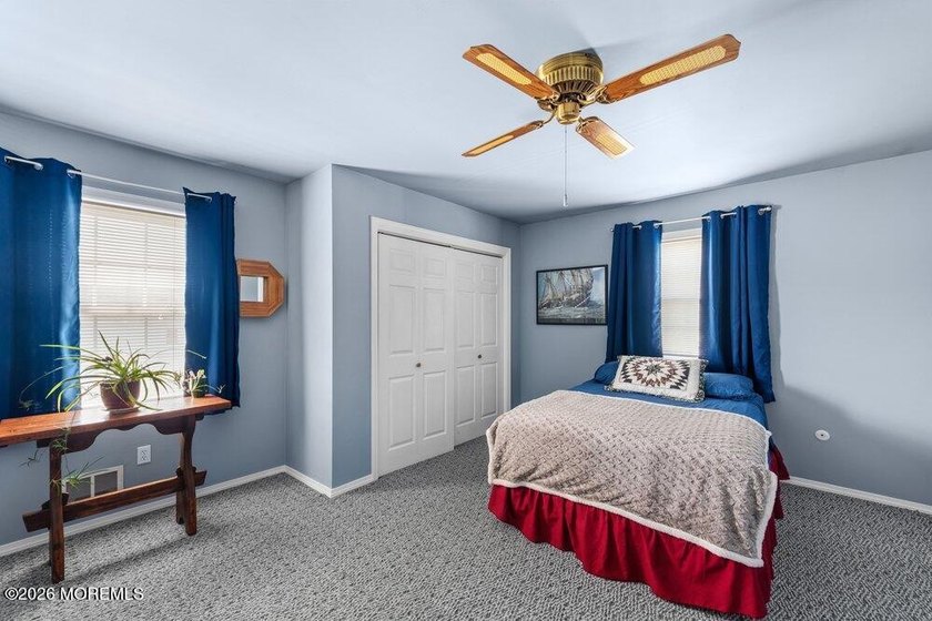 A true charmer in sought after Mapletree! Original owners are - photo 26