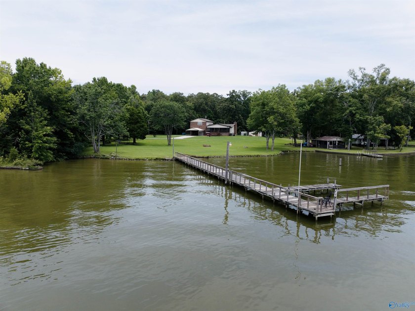Rare opportunity on Weiss Lake! This beautifully updated 4BR/3BA - photo 28