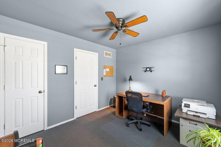A true charmer in sought after Mapletree! Original owners are - photo 29