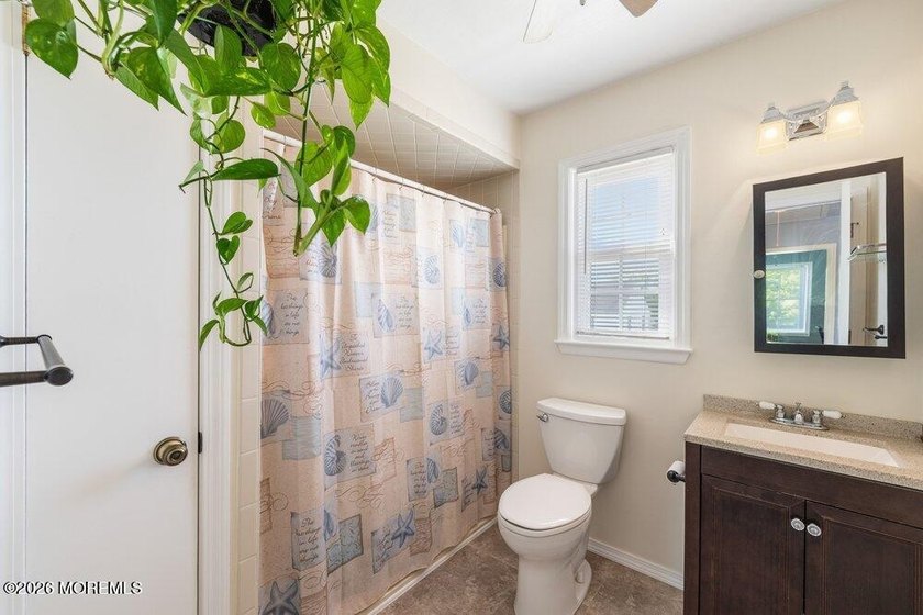 A true charmer in sought after Mapletree! Original owners are - photo 32